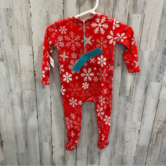 New Posh Peanut Red Snowflake Christmas Zippy with Footie 3-6 Months Bamboo A - Picture 3 of 3
